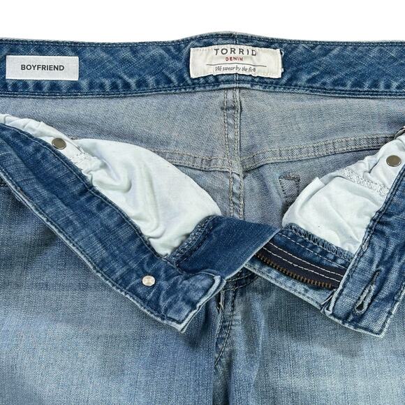 Torrid Boyfriend Jeans Women Ripped Distressed Frayed Hems Stone Wash Crop Denim - Picture 13 of 15